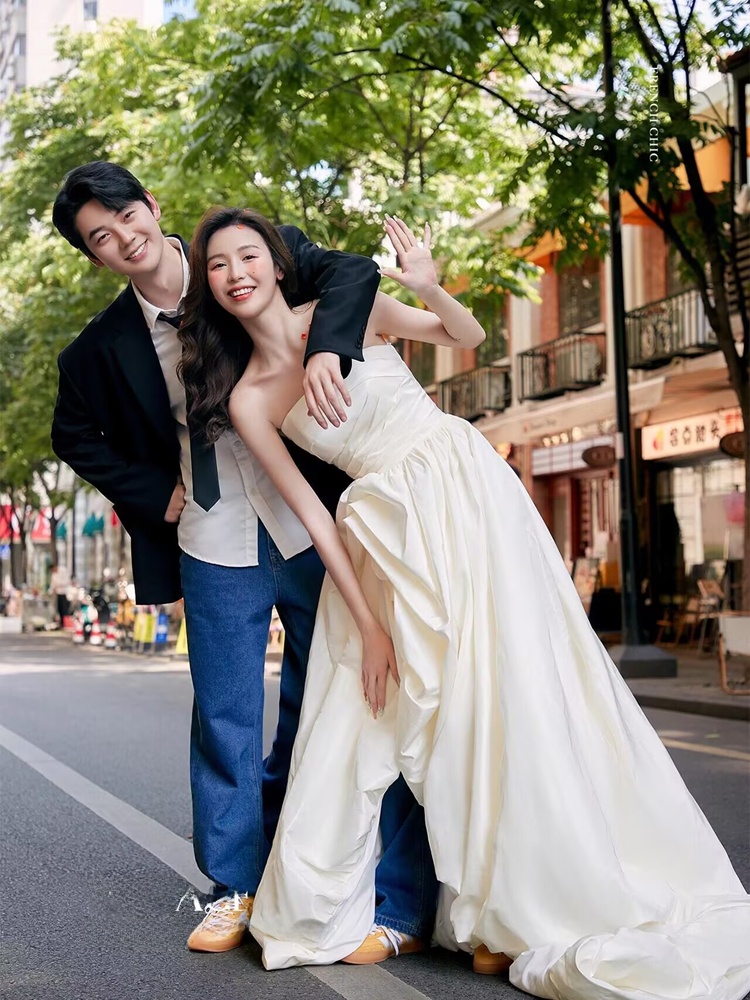 ملابس تصوير عصرية على الطراز ا - مراجعة Photography Wedding وسعره